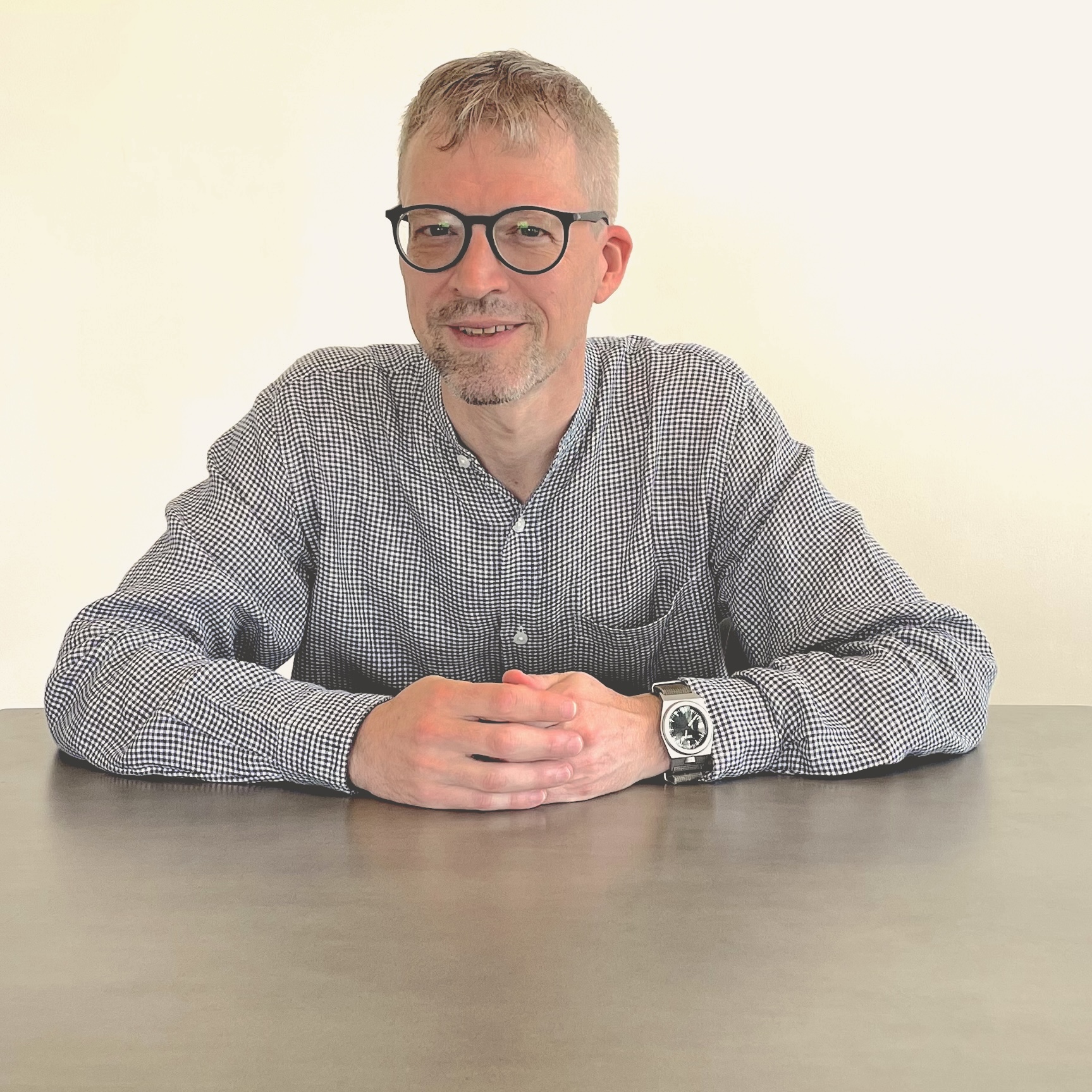 Portrait of Ove Holmqvist seated at a table